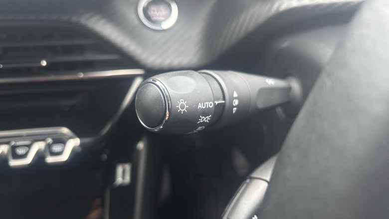 Peugeot 208 1.2 PureTech 100 Allure Premium 5dr Petrol Hatchback